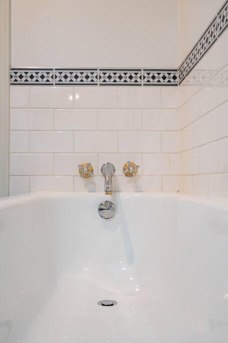 Spacious Penthouse With Spectacular Harbour Views! أوكلاند المظهر الخارجي الصورة