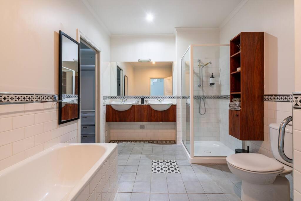 Spacious Penthouse With Spectacular Harbour Views! أوكلاند المظهر الخارجي الصورة